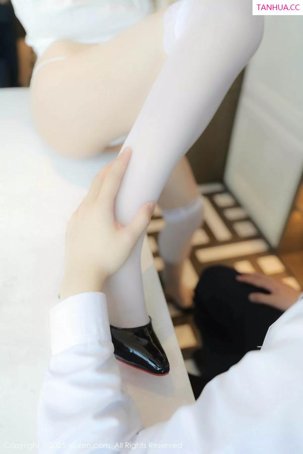   [XiuRen]高清写真图 2025.03.18 No.10036 桃妖夭 丝袜美腿第21张图片